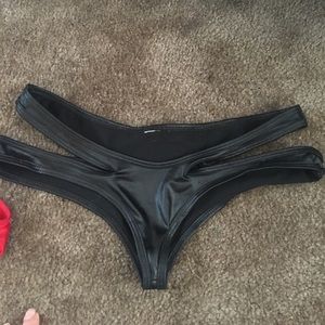 COPY - Black bottoms